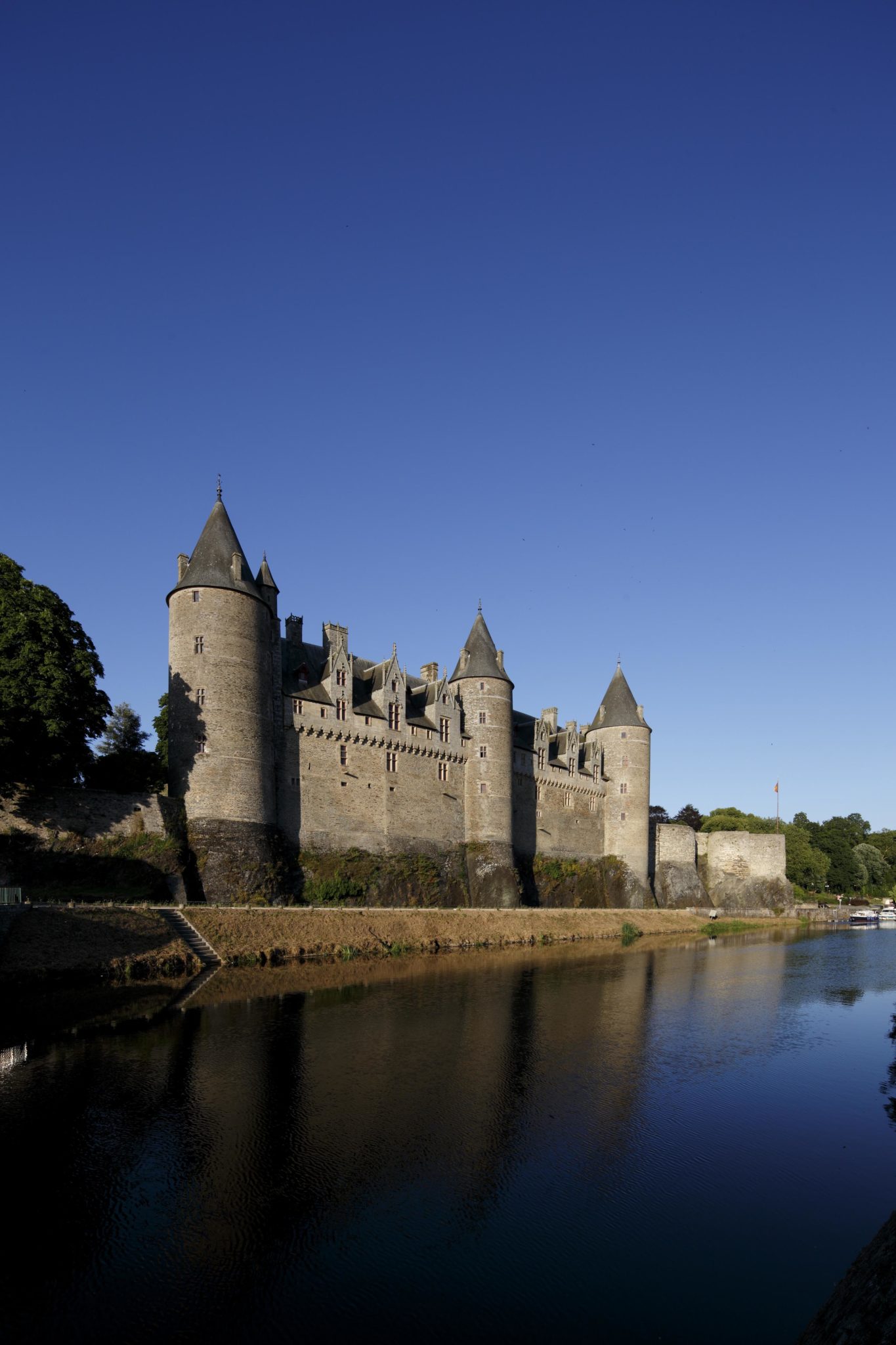 Découvrez le Château de Josselin , son histoire, son jardin, son musée.
